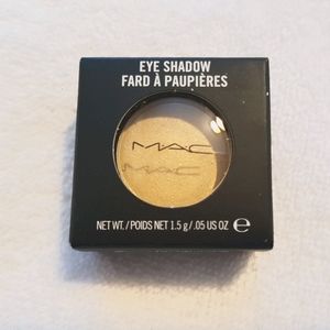 NEW  MAC Going Bananas yellow  Eyeshadow